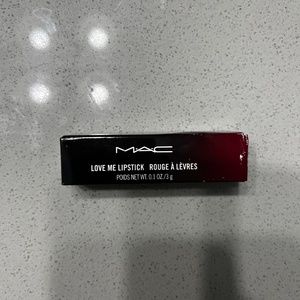 Brand new MAC love me lipstick (E for Effortless 423)